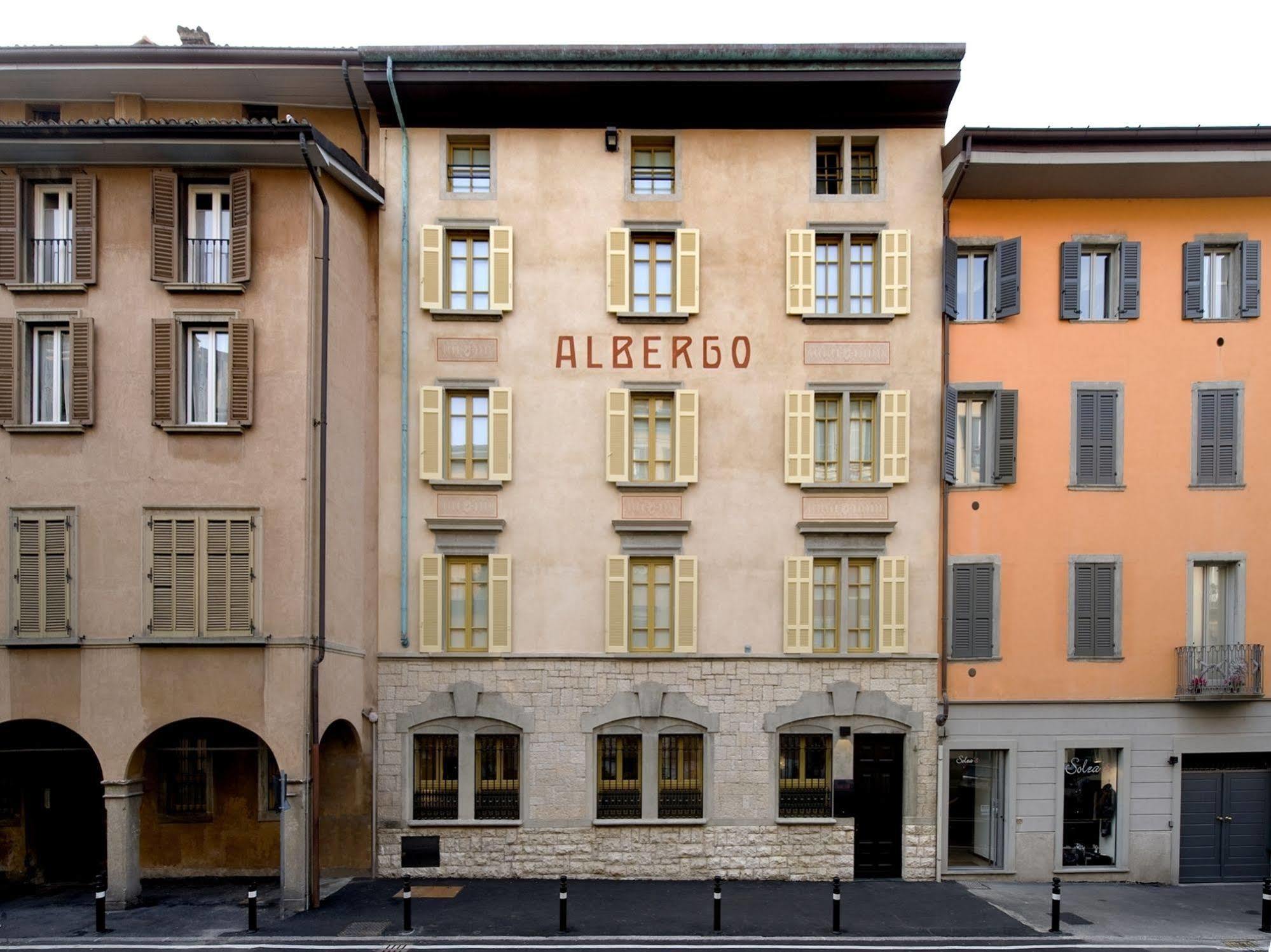 Petronilla - Hotel In Bergamo Eksteriør billede